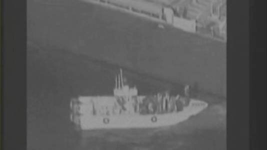 Videostill VS: ‘Iraans marineschip verwijdert mijn van olietanker’.
