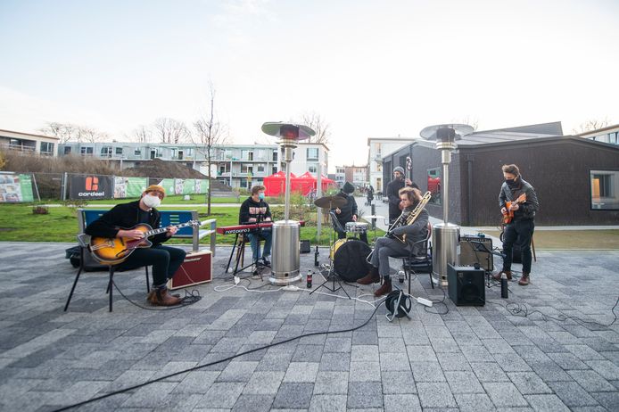 In 2020 brachten conservatoriumstudenten Jazz al een raamconcert in wzc Gitschotelhof.