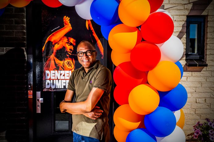 De vader van Denzel Dumfries is trots als een pauw. Zijn zoon scoorde gisteren het winnende doelpunt tijdens de eerste wedstrijd van het Nederlands elftal op het EK. 'Wij waren door het dolle heen'