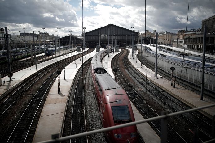 Een Thalys bij station Gare du Nord in Parijs.
