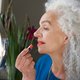 Visagist Carmen Zomers: 5x de meest gemaakte fouten bij het aanbrengen van make-up na je zestigste