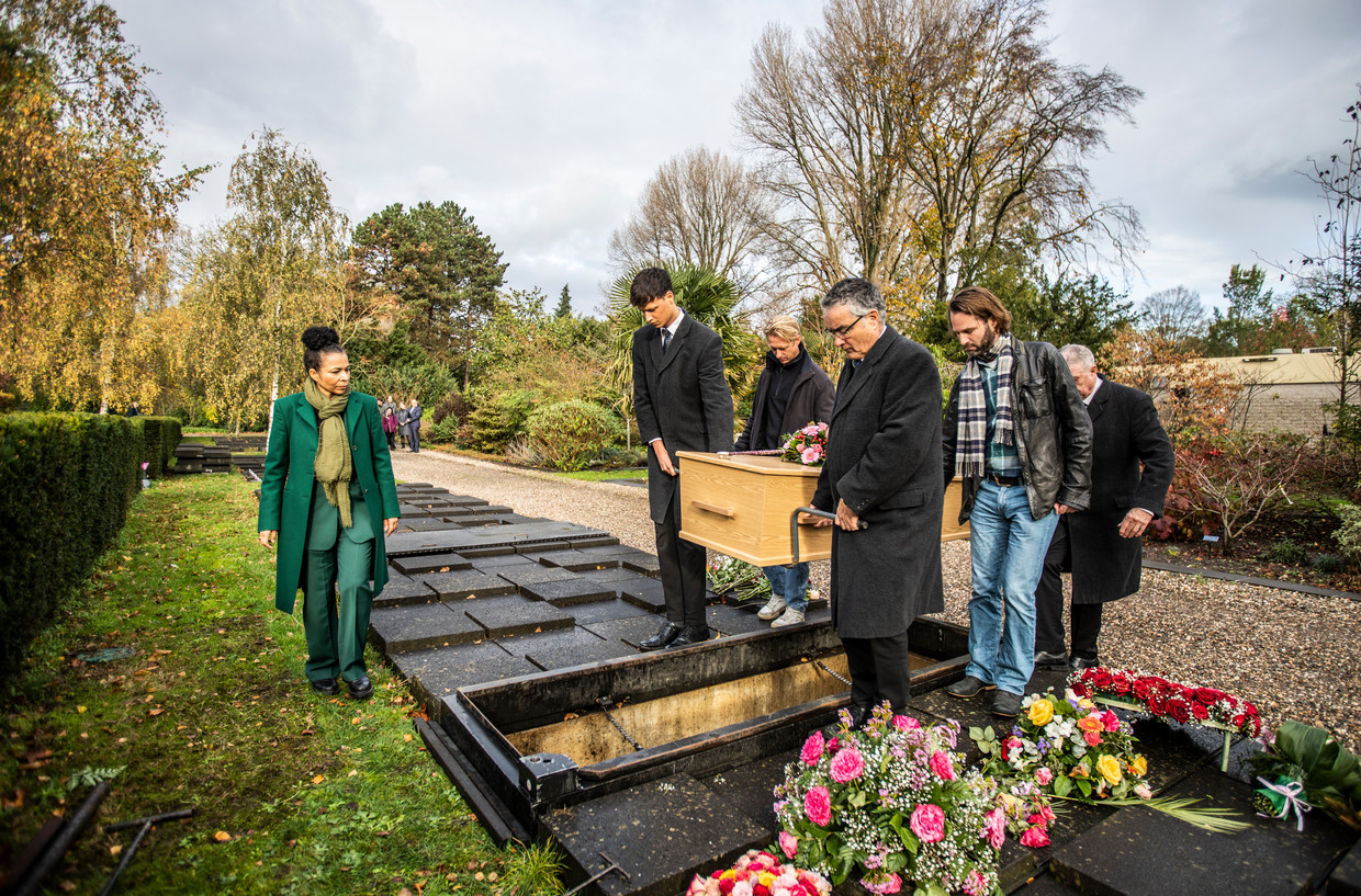 Jane Johnsen werd 4 november begraven op De Nieuwe Ooster. Beeld Eva Plevier