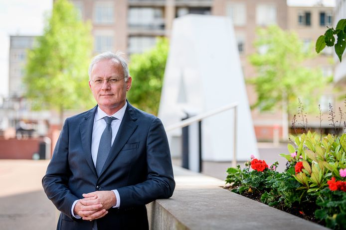 Burgemeester Arjen Gerritsen: ‘Het is niet aan mij om beleid te ontwikkelen ten aanzien van de fysieke bereikbaarheid van wijkagenten.’