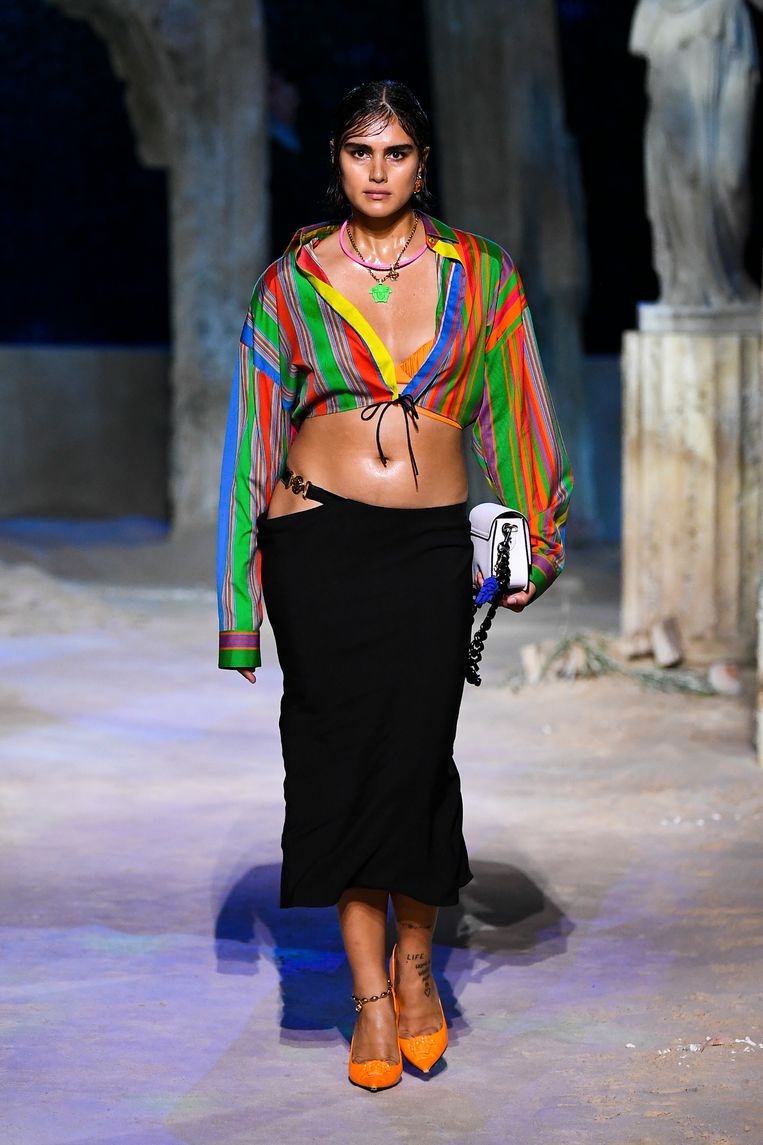 Jill Kortleve in Versace s/s 2021 Beeld Imaxtree