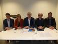 Archiefbeeld: Schepen Kristof Agache, waarnemend burgemeester Lieve Van Lancker en titelvoerend burgemeester Vincent van Peteghem van De Pinte en burgemeester Danny Claeys en schepen Dirk Vos van Nazareth bij de aankondiging van de fusiegesprekken.
