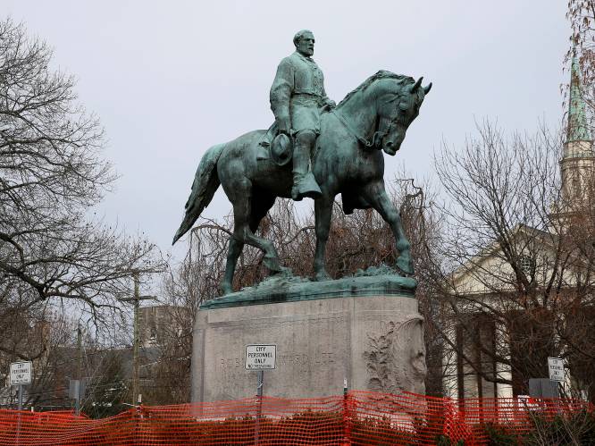 Charlottesville haalt vier jaar na dodelijke rellen omstreden standbeeld weg