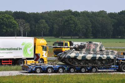 Grootste Duitse tank Hitler bezorgt Oorlogsmuseum Overloon recordaantal bezoekers