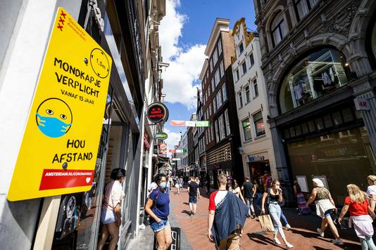In bepaalde delen van Amsterdam worden mondmaskers verplicht.