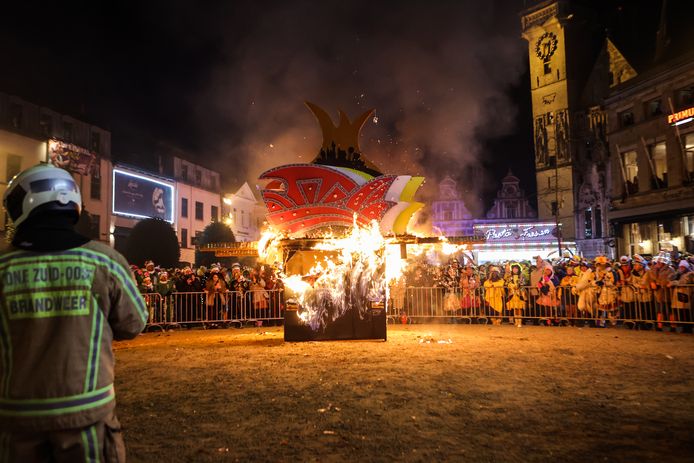 IN BEELD De popverbranding is hét emo-moment van Aalst carnaval | Aalst ...