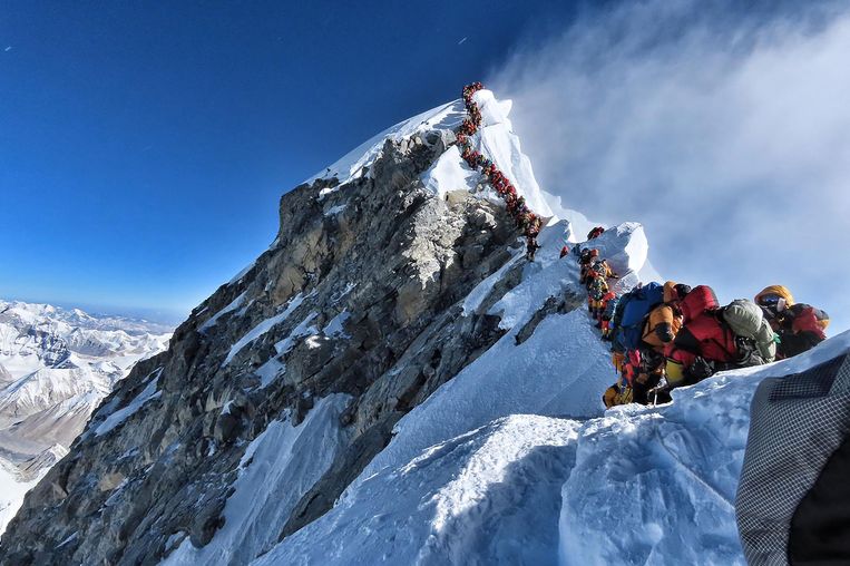 De rij op Mount Everest. Beeld AFP
