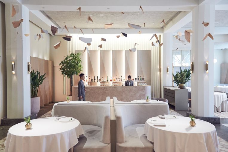 Julien Royer is chef in het restaurant van Odette in de National Gallery Singapore en heeft twee Michelinsterren. Beeld Odette