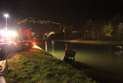 Jonge automobilist rijdt in kanaal in Halle,  maar kan zichzelf redden