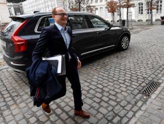 Wagenpark Vlaamse regering nog groter dan gedacht: negen dienstwagens ministers ‘vergeten’ mee te tellen