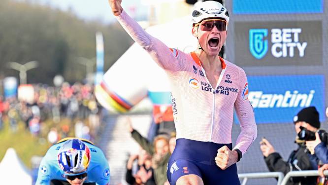 Mathieu van der Poel sacré champion du monde de cyclocross pour la cinquième fois, Wout van Aert deuxième