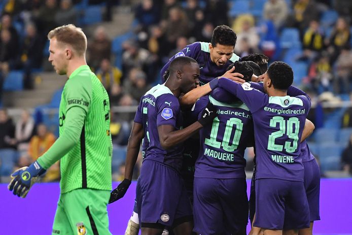 PSV op rozen: 0-3 Gakpo.
