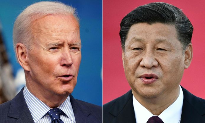 De Amerikaanse president Joe Biden (L) en de Chinese leider Xi Jinping (R).