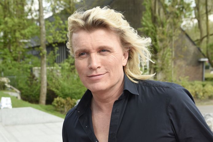 Hans Klok emigreert naar de VS.