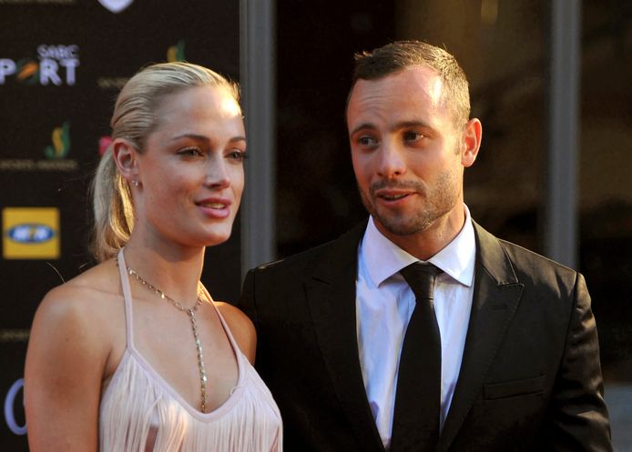 Oscar Pistorius met zijn vrouw Reeva Steenkamp in 2012.