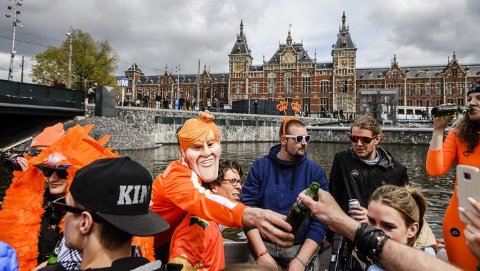 Draaien mosterd wond Weer oranjetoeristen in Amsterdam gespot | Binnenland | AD.nl