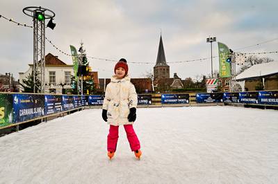 Door vandalisme iets later dan gepland, maar kinderen kunnen al ‘stiekem’ schaatsen in hartje Borne