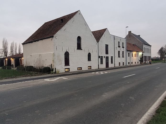 Restaurant Bourgognehof in Eernegem. De dieven klommen over de omheining links.