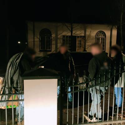 Wat doe je met een natte zwerver in je dorp? In Elspeet weet de buurtpreventie er wel raad mee