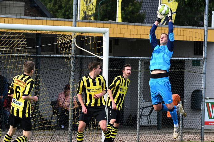 Dani Centen, hier op archieffoto, redt als keeper van VIOS.