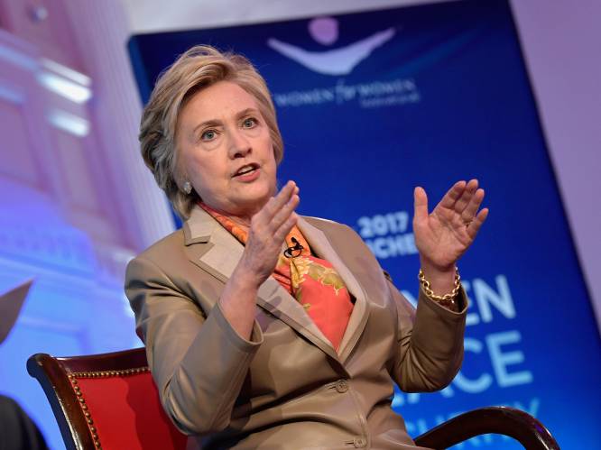Clinton zegt dat ze verkiezingen verloor door Moskou, Wikileaks en FBI