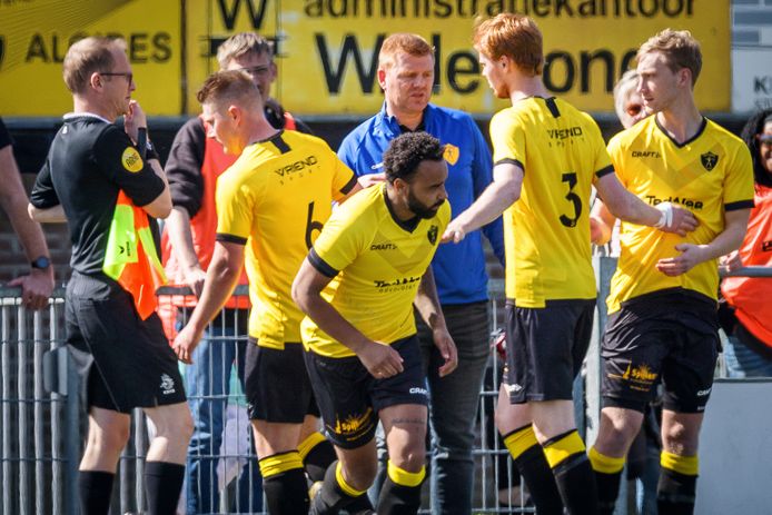 Alcides heeft eindelijk weer reden tot juichen: de ploeg uit Meppel boekte zondagmiddag een zwaarbevochten, maar heel belangrijke overwinning op VOC.