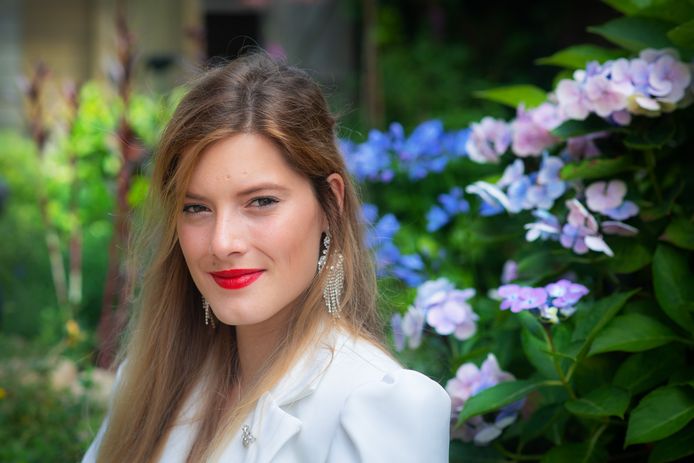 Lana Voeten (21) uit Groesbeek, doet dit weekend mee aan een grote internationale missverkiezing in Bulgarije.