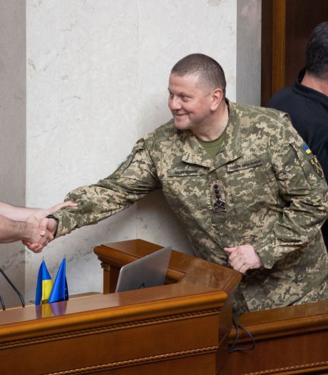 Idole des jeunes et obsession des médias: comment le général Zaloujny est devenu une icône en Ukraine