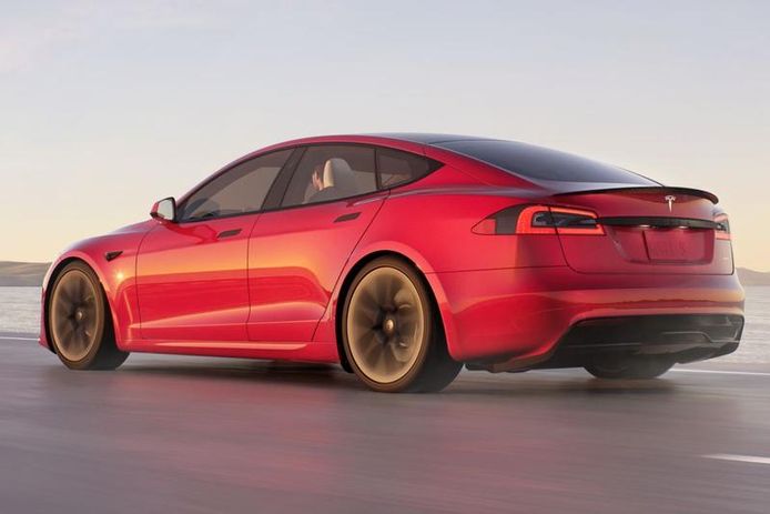 nieuwe Tesla haalt 322 kilometer per uur. dit is het prijskaartje | Elektrische wagens | hln.be