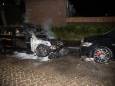 Auto in vlammen op in Roosendaal, ook zware schade aan twee andere wagens