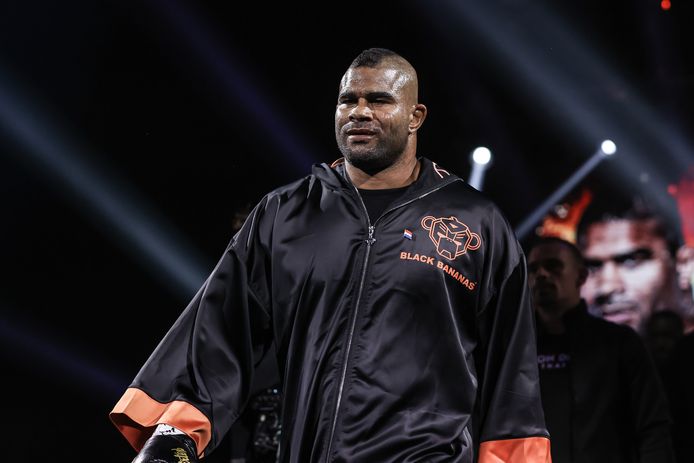 Alistair Overeem voorafgaand aan het veelbesproken gevecht met Badr Hari.