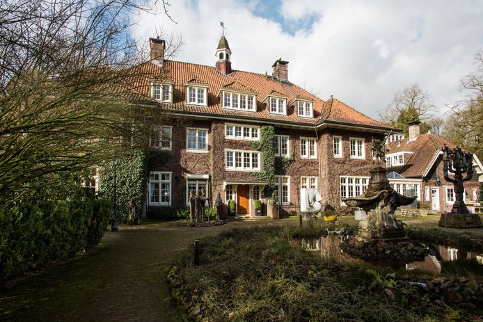 De beoogde planlocatie voor de 28 appartementen ligt achter Huize Rustoord, tussen het restaurant en de Dunsedijk, tegen de golfbanen van golfclub Midden-Brabant.
