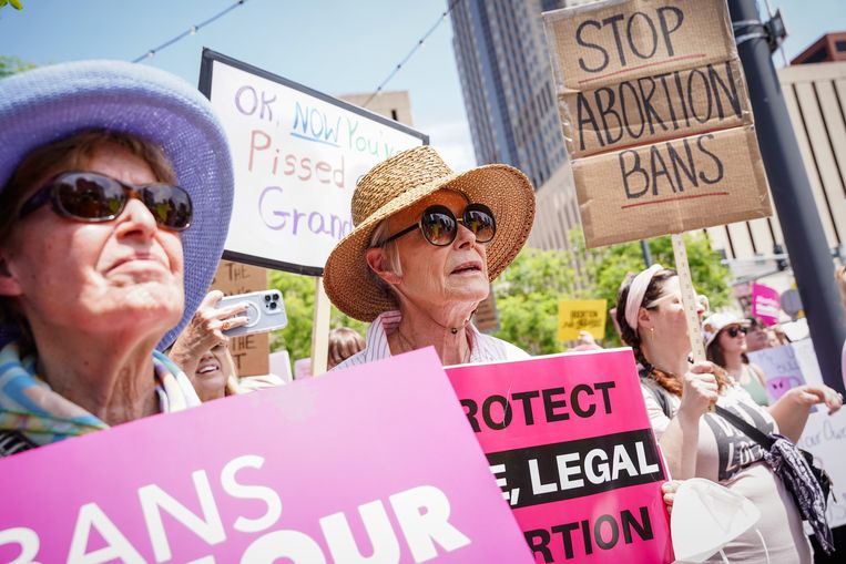 Een protestmars in Saint ­Louis tegen de dreigende inperking van de abortuswetgeving door het Hoog­gerechtshof. 
 Beeld Christopher Smith