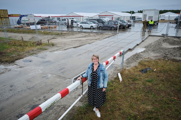 Zoutkamp probeert welkom te zijn voor de asielzoekers in de nieuwe noodopvang - Trouw