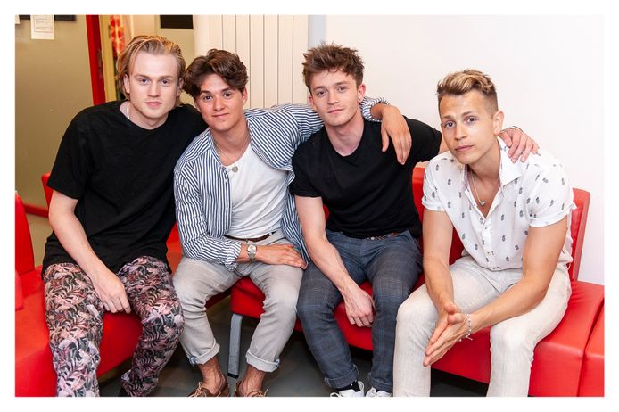 The Vamps voor hun optreden in AB, Brussel.