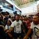 Rellen op vliegveld Caracas na terugkeer Venezolaanse oppositieleider Guaidó
