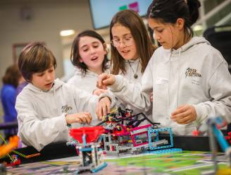 IN BEELD. 220 jongeren strijden met LEGO-robots tegen elkaar... en pakken samen energiecrisis aan