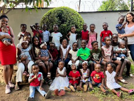 Galerie Malawi (in Zundert) verkoopt kunst en kitsch voor de weeshuiskinderen van Nicole