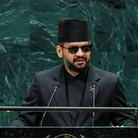 Waarom de Nepalese premier met een zonnebril de VN toesprak