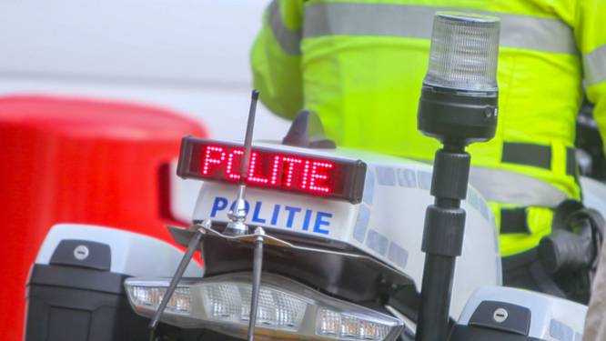 Bredanaar (24) sloopt motorhelm van politieagent in Tilburg en moet ruim 1000 euro betalen