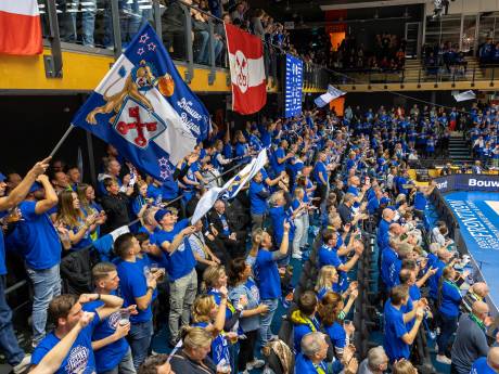 Basketballers ZZ Leiden pakken na bizarre slotfase tegen Donar nationale titel