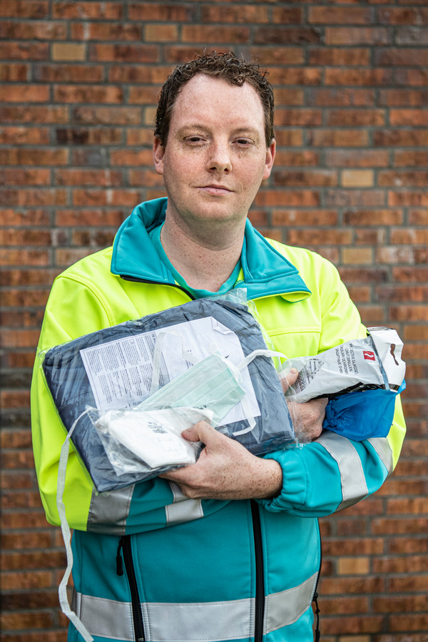 Jan brengt elke dag patiënten met corona naar het ziekenhuis in de regio Uden/Veghel Foto