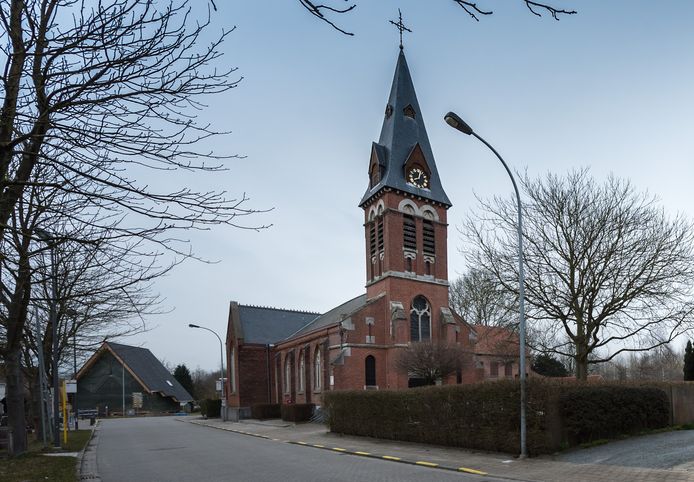 De Sint-Annakerk in de Bornemse deelgemeente Weert zal openbaar worden verkocht.