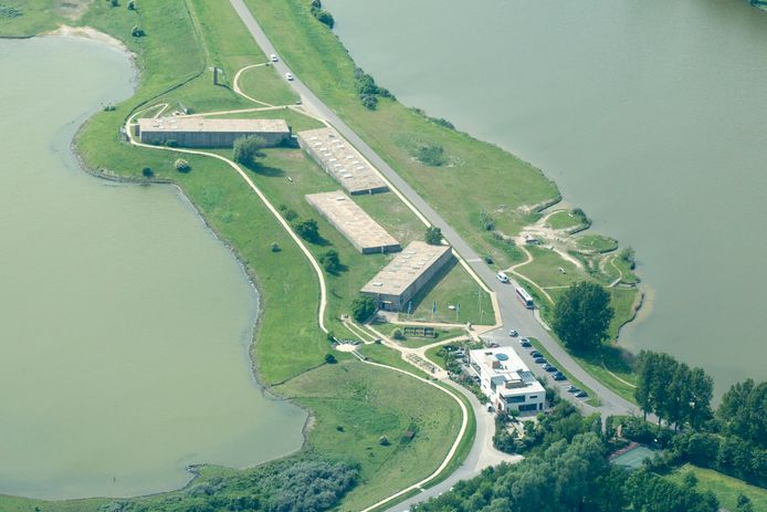De wegen naar het Watersnoodmuseum en het Rampmonument (naast de achterste caisson) zijn tijdens de herdenking op 1 februari afgesloten voor verkeer. Publiek wordt met gratis bussen vanuit Zierikzee naar het monument en weer terug gebracht.