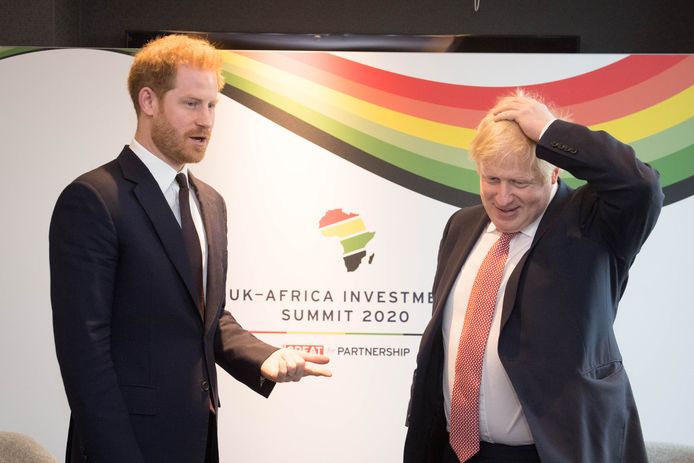 Prins Harry met de Britse premier Boris Johnson vandaag bij een van zijn laatste officiële plichtplegingen: de 'UK-Africa Investment Summit' in Londen.
