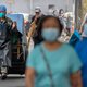 Hongkong adopteert Chinese coronamaatregelen en wil besmette inwoners volgen met armbandjes