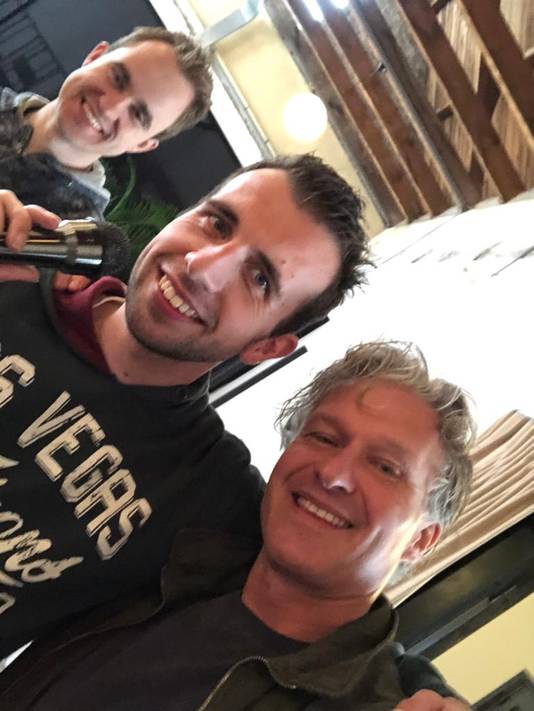 Ferenc van der Vlies (rechtsonder) met twee creatievelingen van het UP-team, Rowan Molendijk en Niels de Ridder (midden).